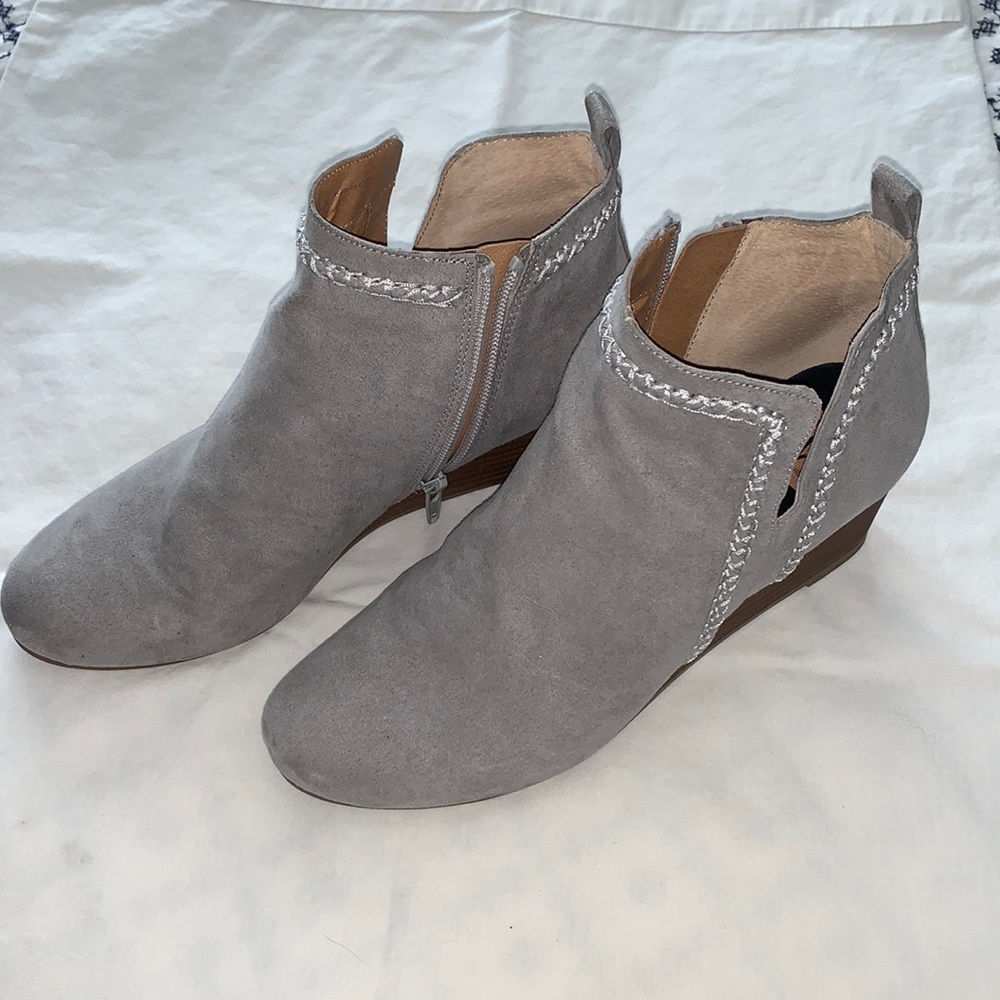 Ankle booties with wedge heel, grey leather